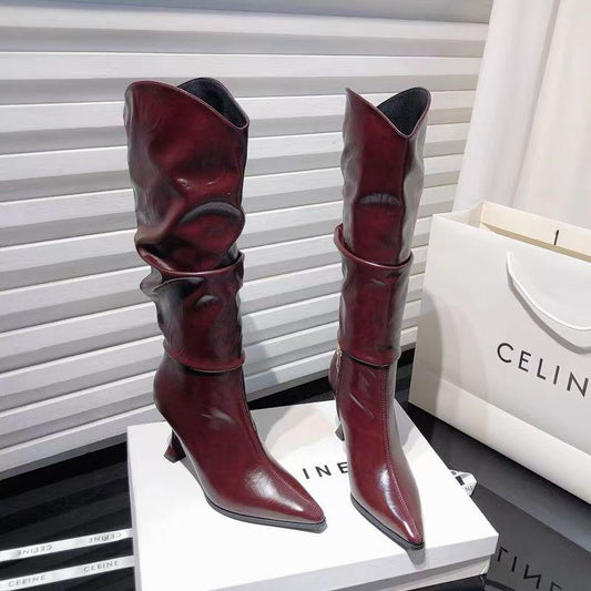 Braune kniehohe Stiefel aus Leder mit spitzer Spitze