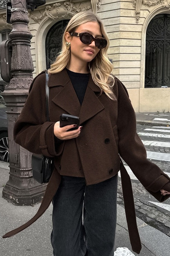 Zeitloses zweireihiges Sakko aus braunem Wollmischgewebe