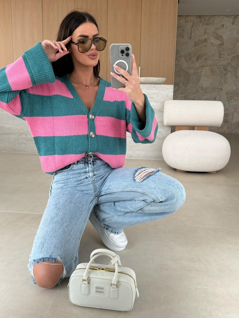 Gemütliche lässige gestreifte Strickjacke mit V-Ausschnitt