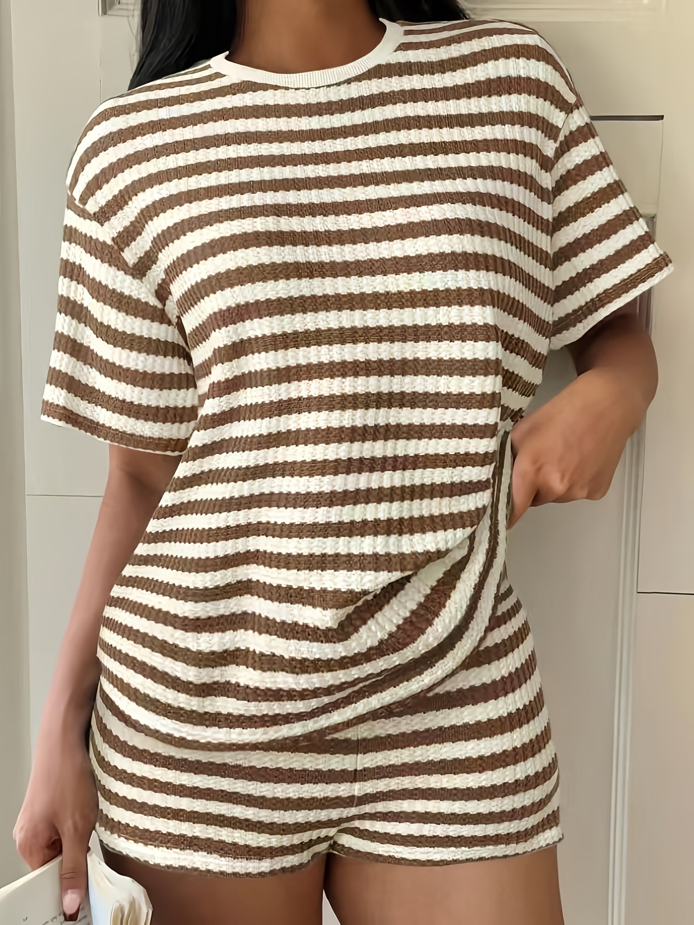 Gestreiftes T-Shirt mit Rundhalsausschnitt und Shorts Freizeitset