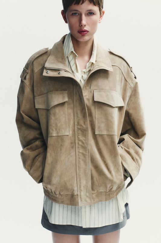 Klassische Vintage-inspirierte Wildlederjacke