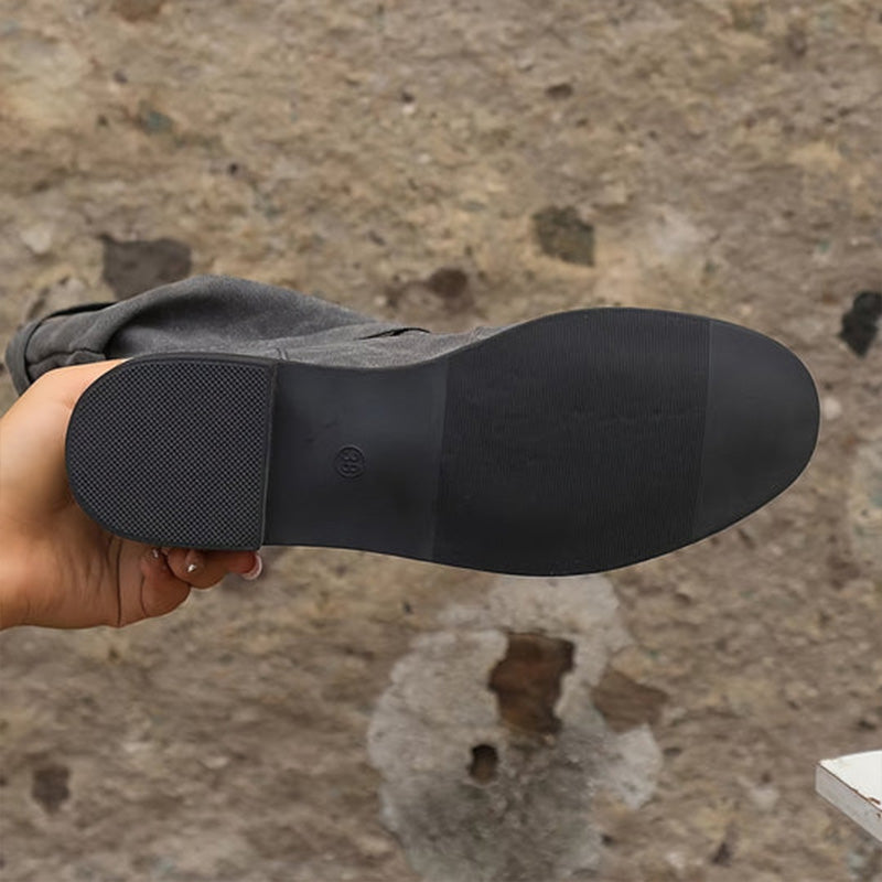 Schicke Leder-Stiefel mit Schnallendetail