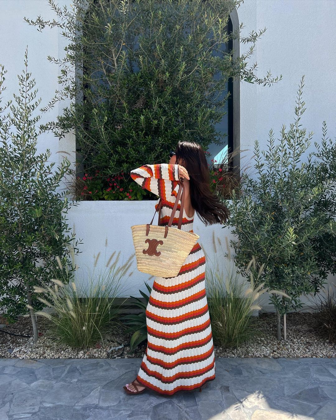Isabelle Moreau® | Gestreiftes Maxikleid mit gestricktem Rückenausschnitt