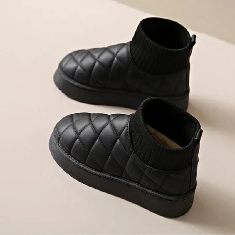 Gemütliche gestrickte Sockenschuhe mit dicker Sohle und warmem Futter