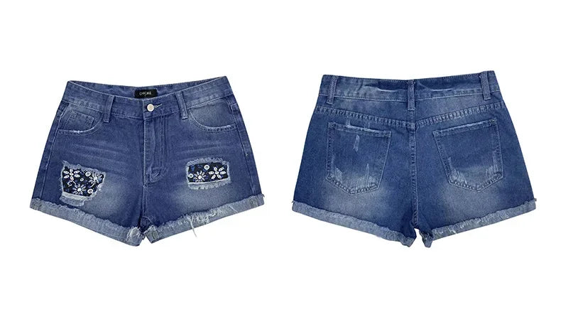 Leandra® I Sommerliche Patchwork-Denim-Shorts mit trendigem Druck: Sexy Hotpants für den Frühling