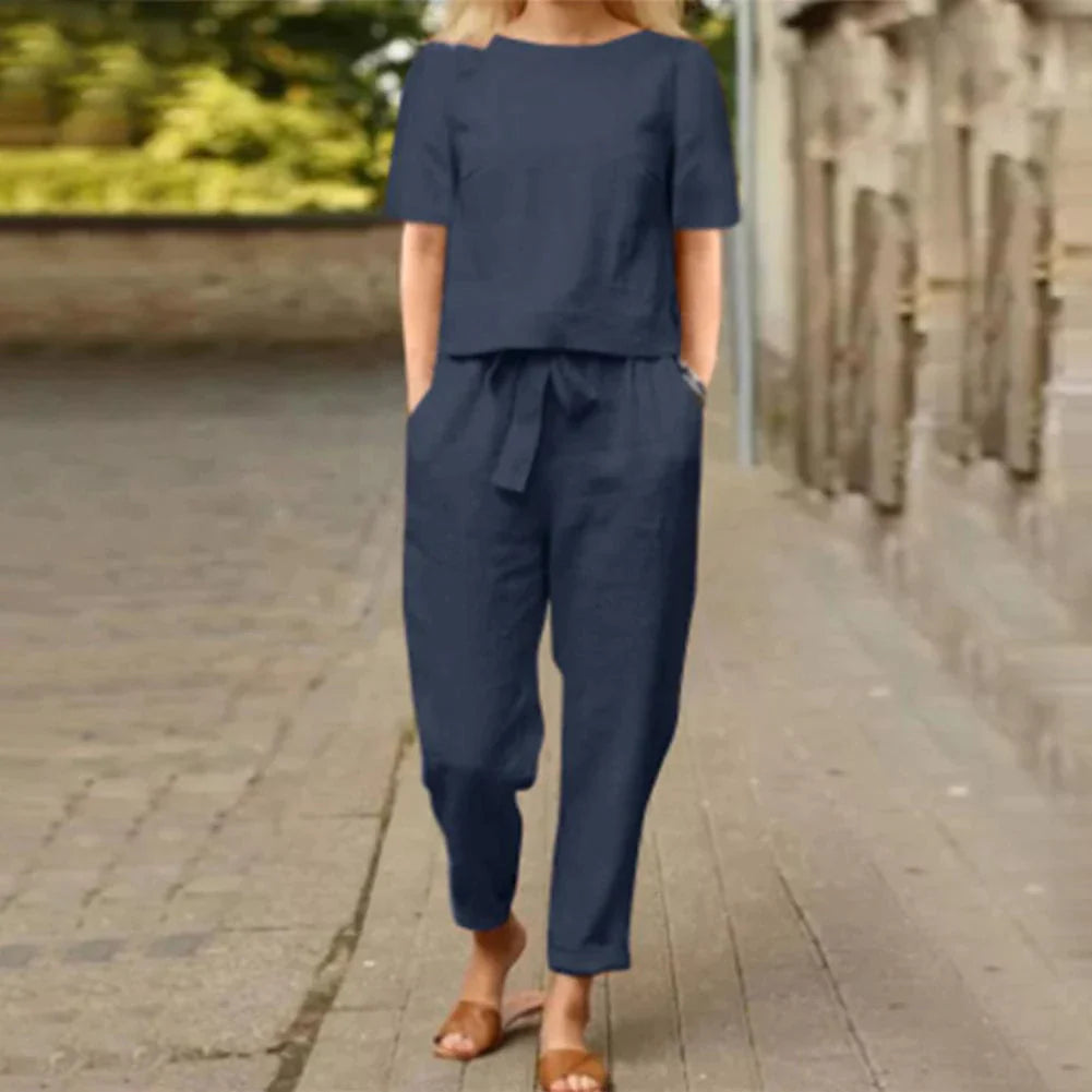 Zweiteiliger Damen Sommer-Anzug mit Schleifen aus atmungsaktivem Stoff