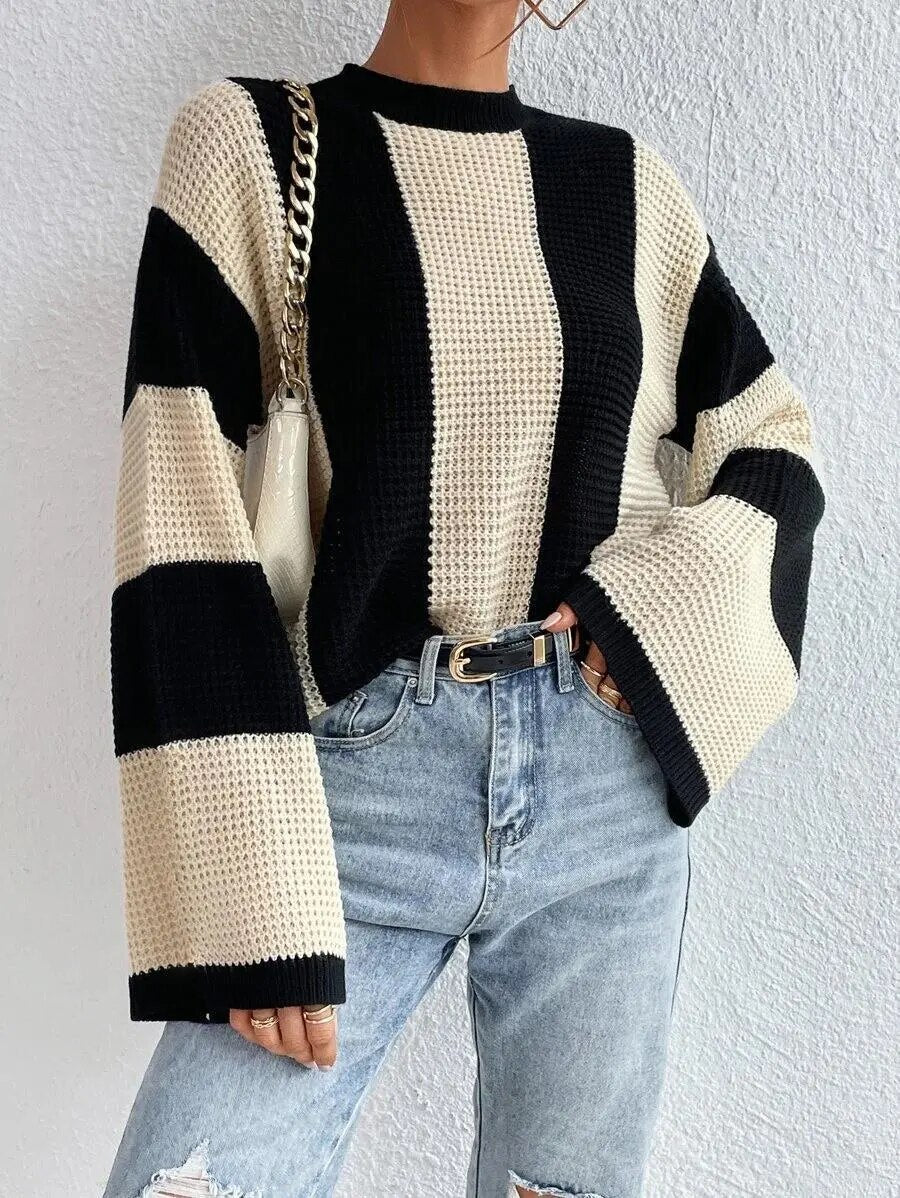 Gemütlicher bicolor Strickpullover mit weiten Ärmeln