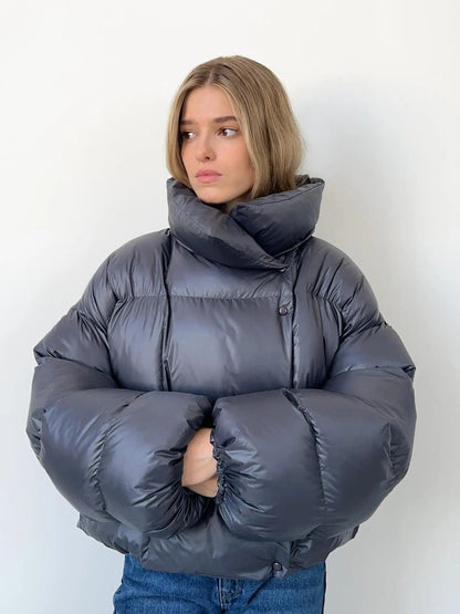 Elegante schlichte Daunenjacke für den Winterstil
