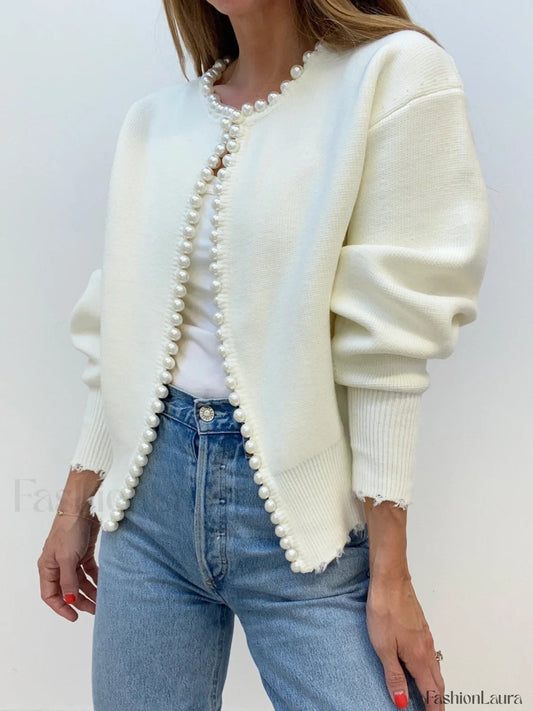Strickjacke mit Perlenbesatz und ausgefranstem Saum
