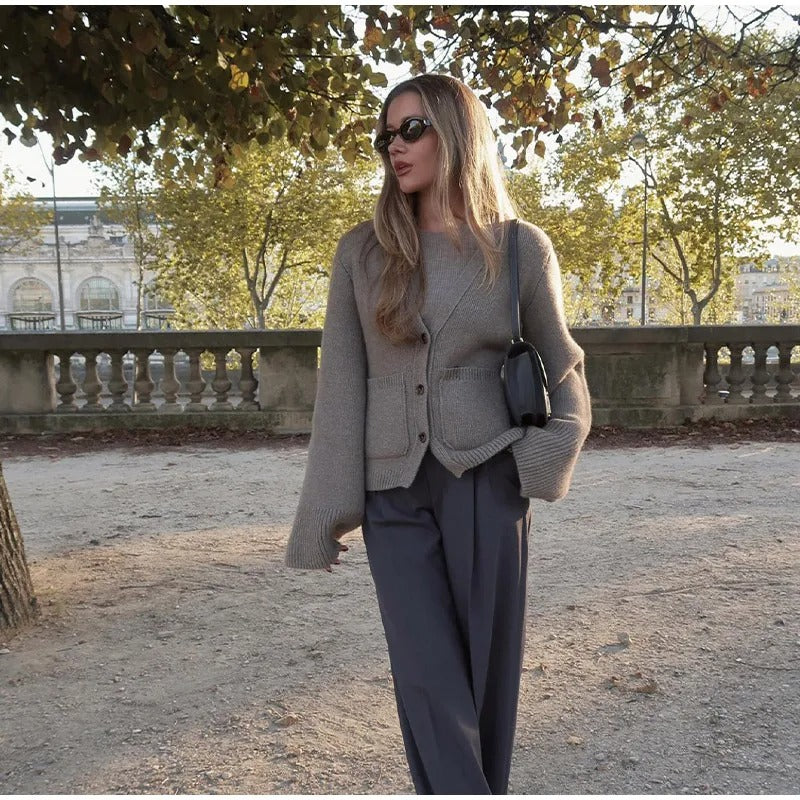 Gemütliche klassische Strickjacke für Damen