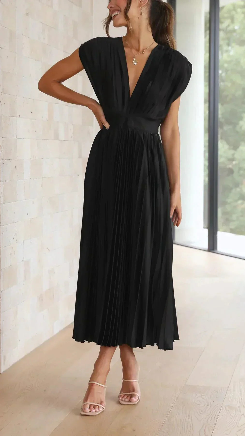 Schmeichelhaftes Kleid mit luxuriösem, bequemem Schnitt