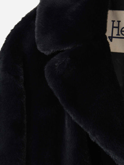 Schicker Kunstpelzmantel für eleganten Winterstil