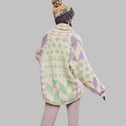 Bequeme weiche Jacke mit modernen geometrischen Mustern