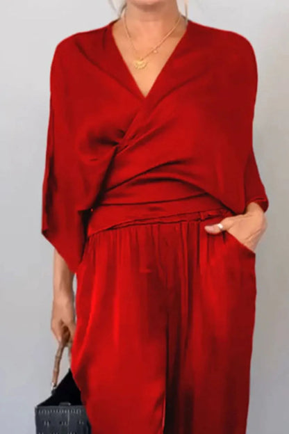 Schickes Wickeloberteil und lässiges Hose-Set