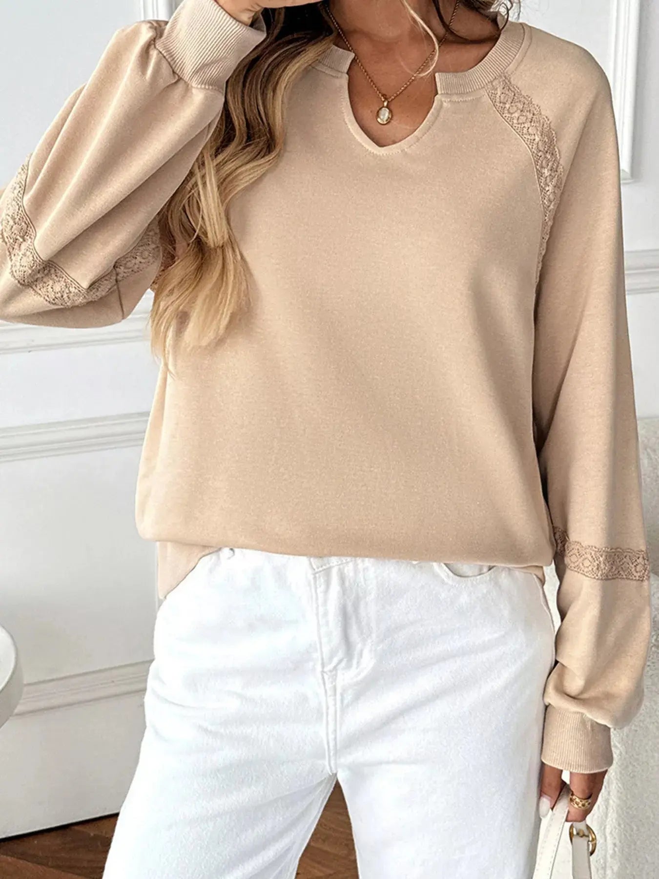 Gemütliches Sweatshirt mit Spitzenbesatz für lässig schicke Looks