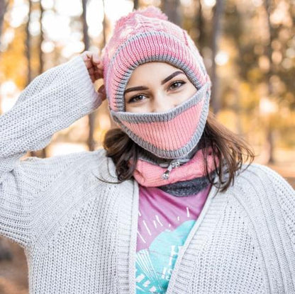 Gemütliches Strickset aus Wintermütze und Schal für Damen