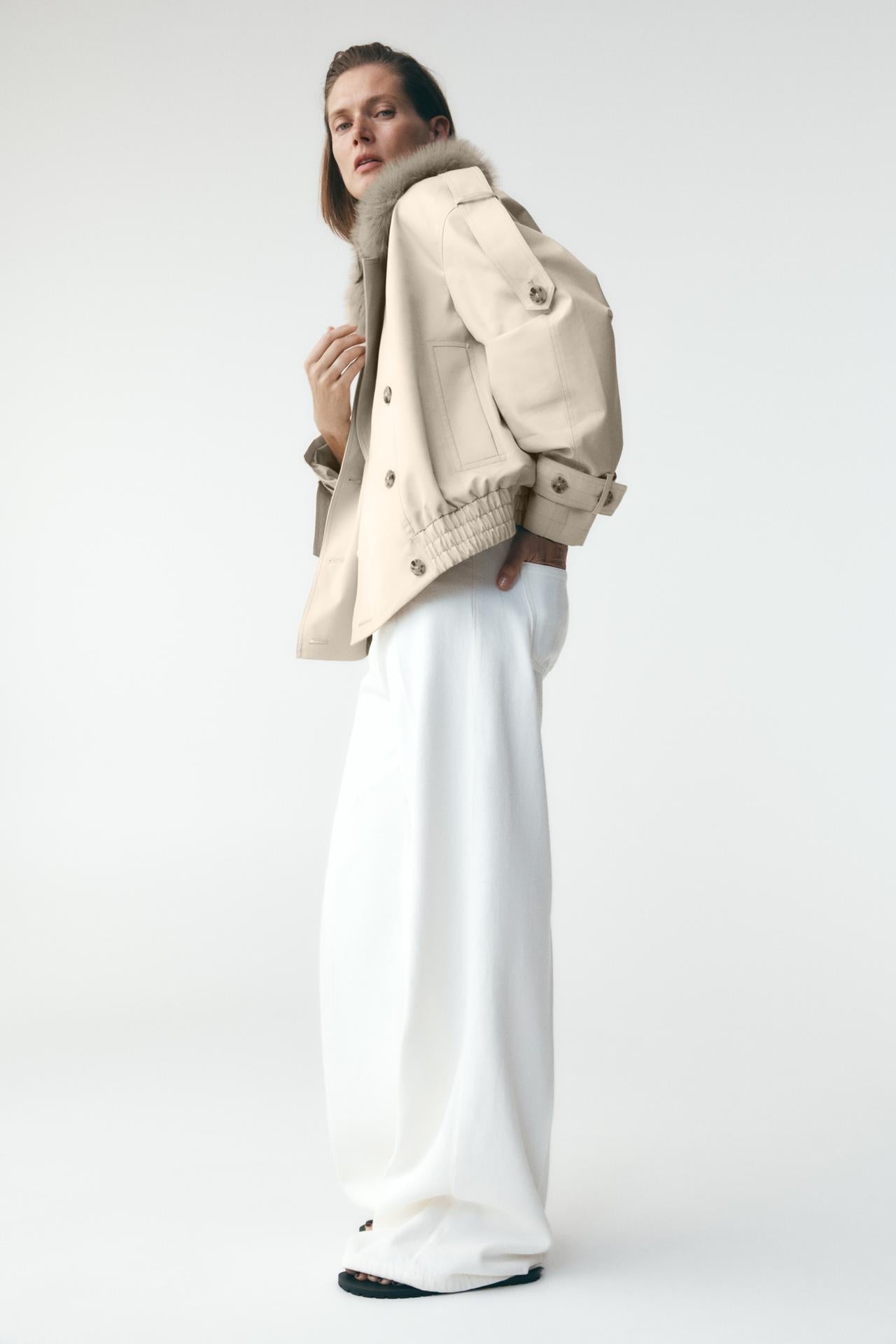 Schicker Trenchcoat aus Kunstpelz