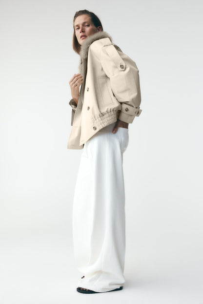 Schicker Trenchcoat aus Kunstpelz