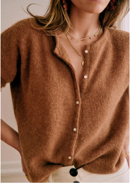 Gemütlicher Damen-Cardigan mit V-Ausschnitt und Knopfleiste