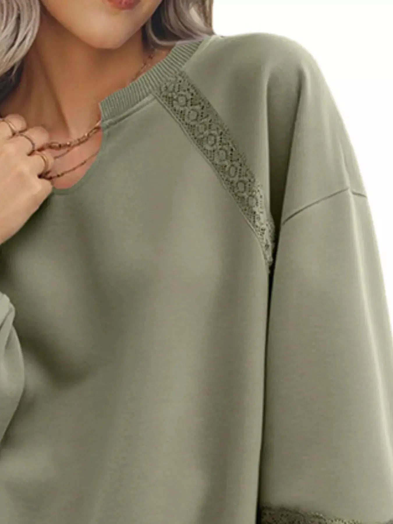 Gemütliches Sweatshirt mit Spitzenbesatz für lässig schicke Looks