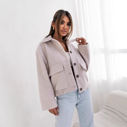 Übergroße Kurzjacke aus Wollmischung mit Knopfleiste und Taschen