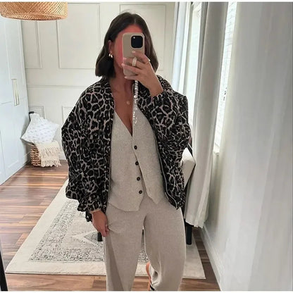 Moderne elegante leichte Damenjacke