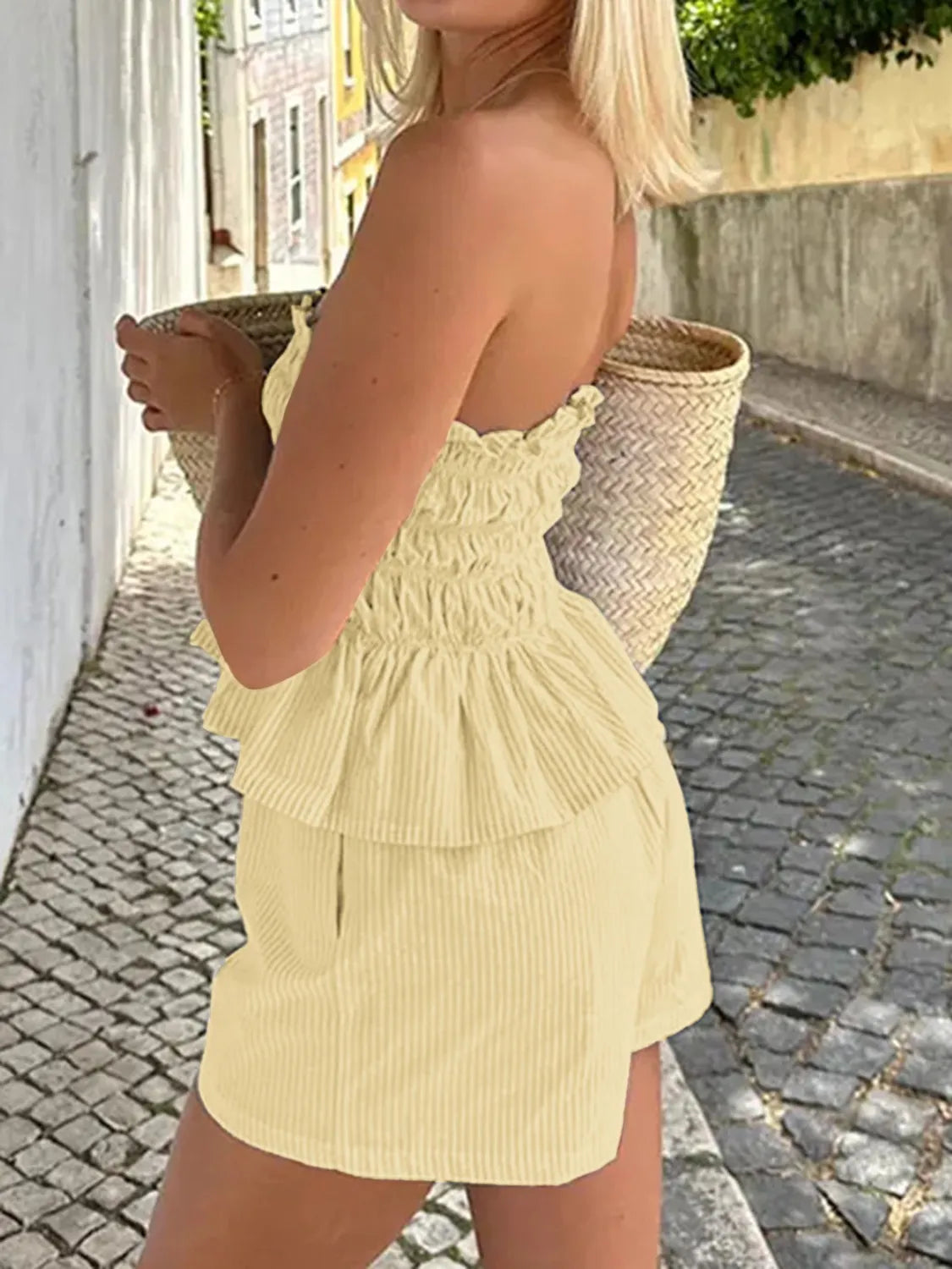 Gerafftes Bandeau-Top und hoch tailliertes Shorts-Set