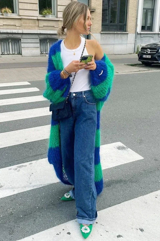 Gemütlicher gestreifter übergroßer Strickcardigan