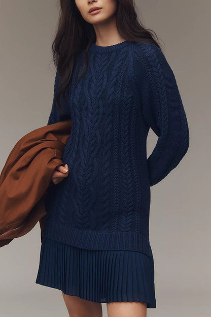 Strickpullover-Kleid mit Plisseefalten am Chiffon-Saum