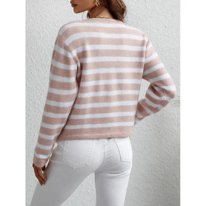 Gemütlicher Grobstrickpullover mit Knöpfen und Taschen
