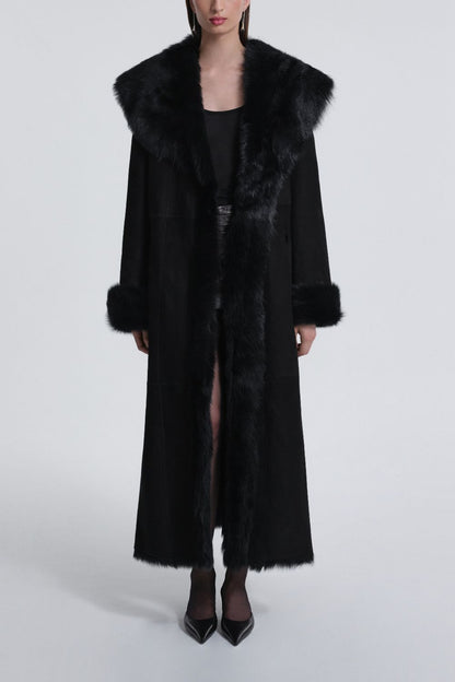 Schicker Kunstpelzmantel für eleganten Winterstil