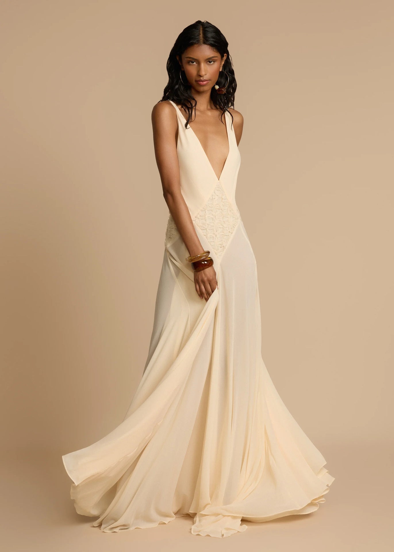 Weißes Maxikleid mit tiefem V-Ausschnitt und Spitze, luftig, für den Urlaub, Cami-Kleid