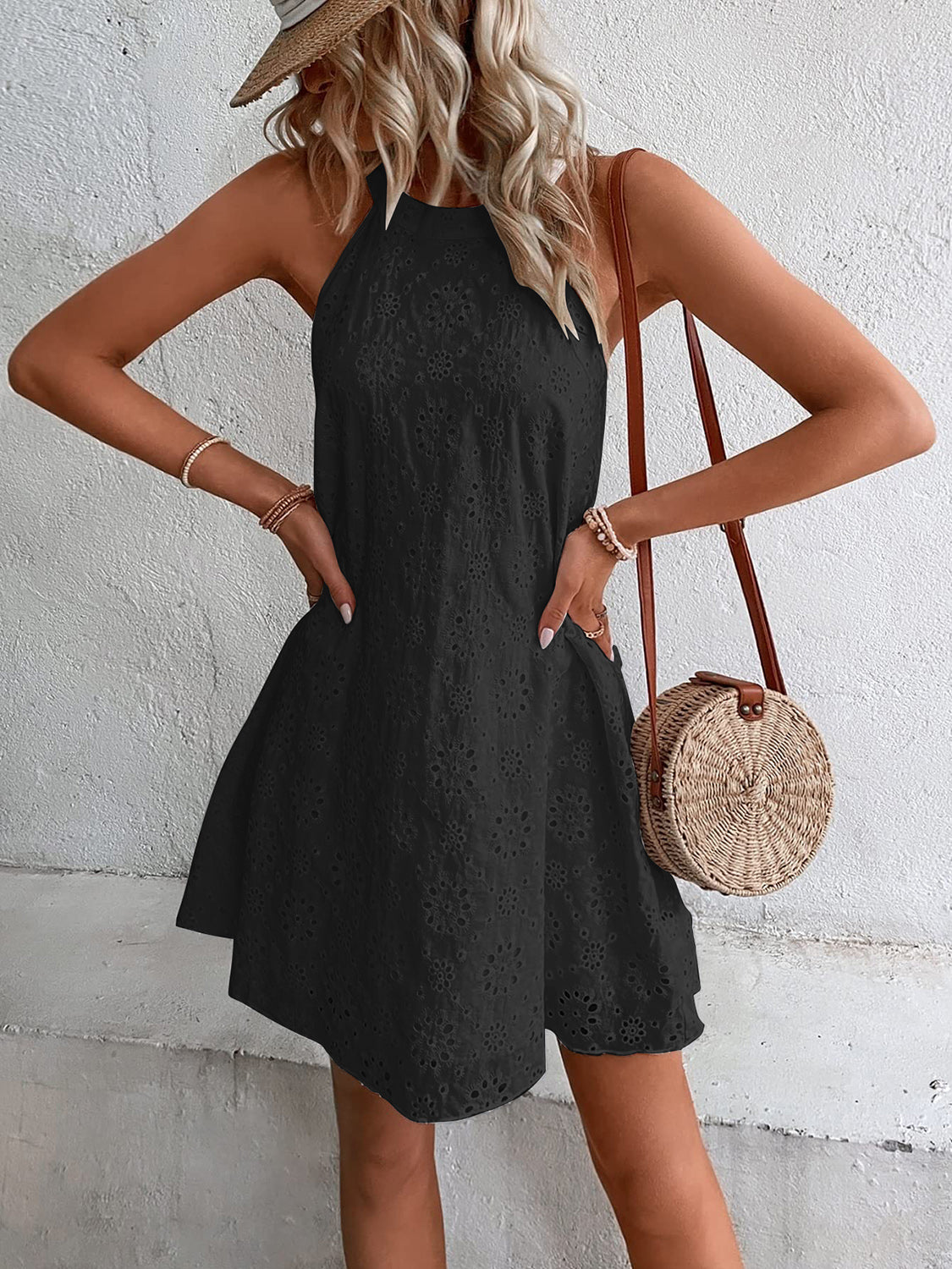 Minikleid mit Ösenkragen