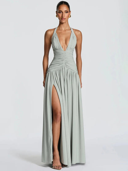 Maxikleid mit Neckholder, gerafftem hohem Schlitz und tiefem V-Rücken