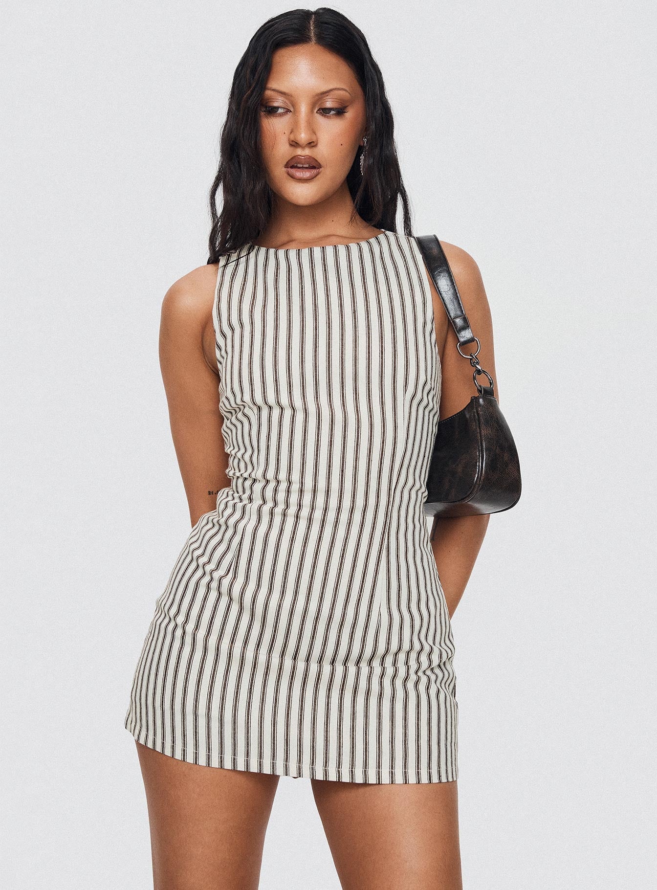 Gestreiftes Mini-Kleid für Damen Lässiges Sommeroutfit