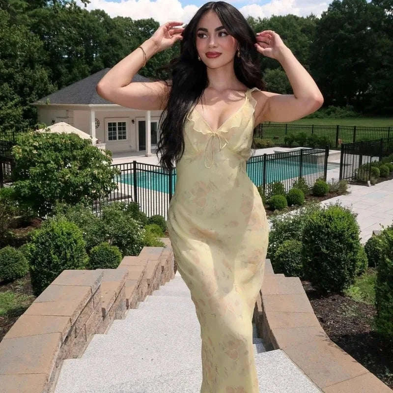 Maxikleid mit Blumenmuster, tiefem Ausschnitt und Rückenausschnitt