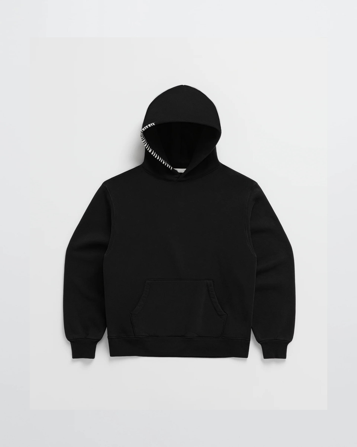 Gemütlicher minimalistischer Kapuzenpullover