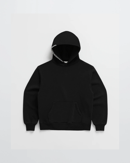 Gemütlicher minimalistischer Kapuzenpullover