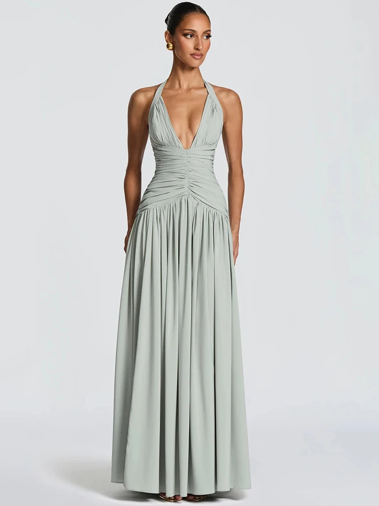 Maxikleid mit Neckholder, gerafftem hohem Schlitz und tiefem V-Rücken