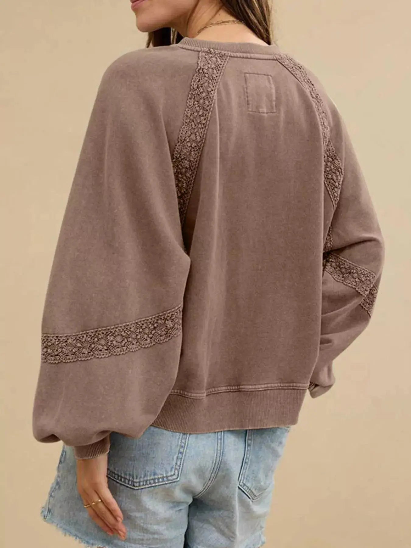 Gemütliches Sweatshirt mit Spitzenbesatz für lässig schicke Looks