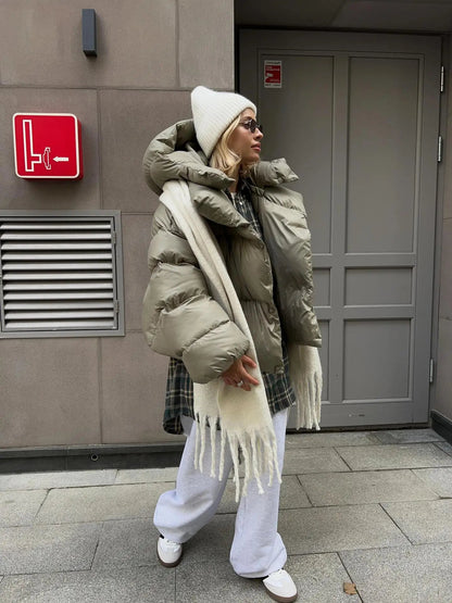 Elegante schlichte Daunenjacke für den Winterstil