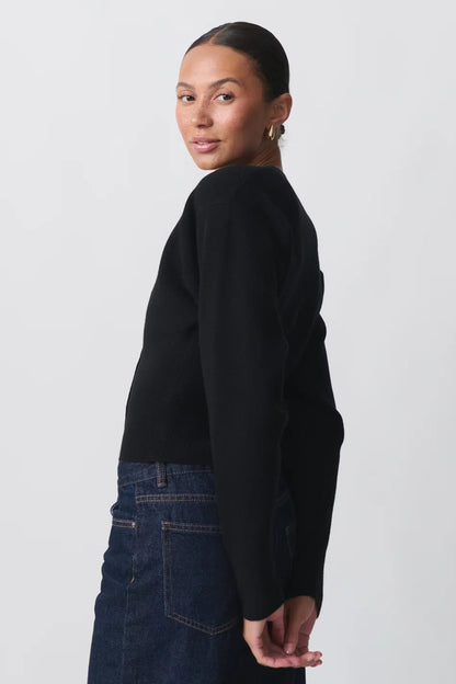 Elegante Bluse mit Knopfleiste, vielseitigem geradem Schnitt und Manschettendetails