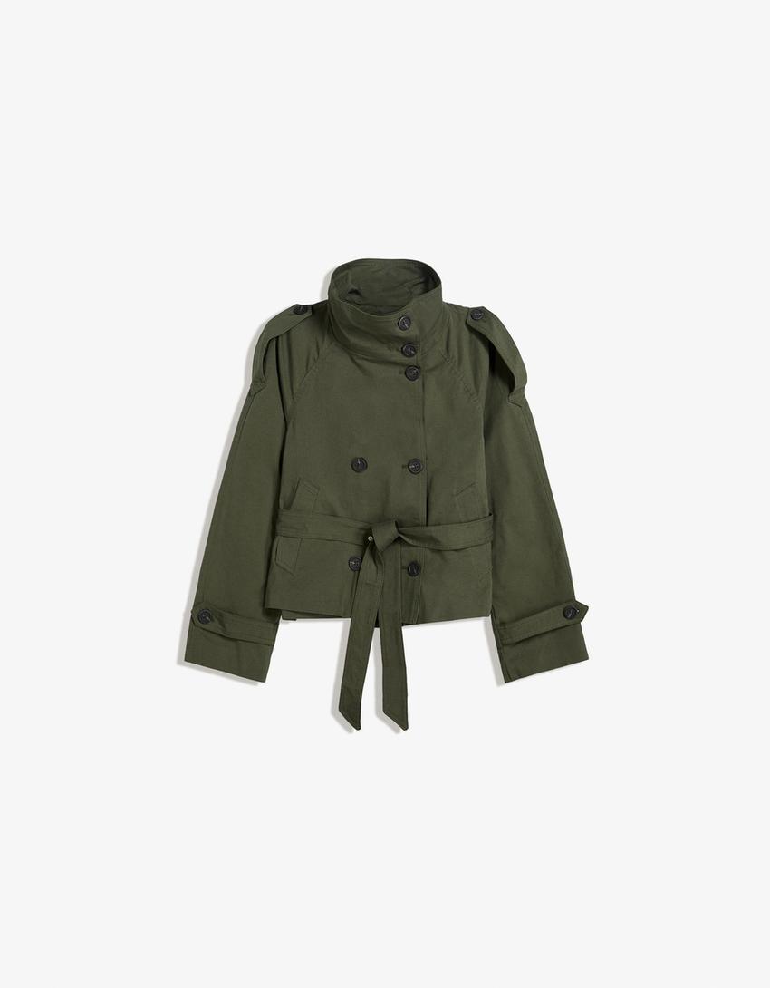 Klassischer leichter Herbst-Trenchcoat