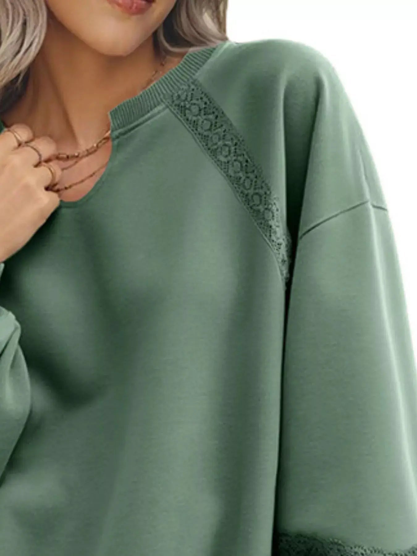 Gemütliches Sweatshirt mit Spitzenbesatz für lässig schicke Looks
