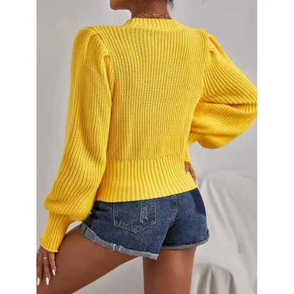 Gemütlicher Strickpullover mit elegantem Kettendetail