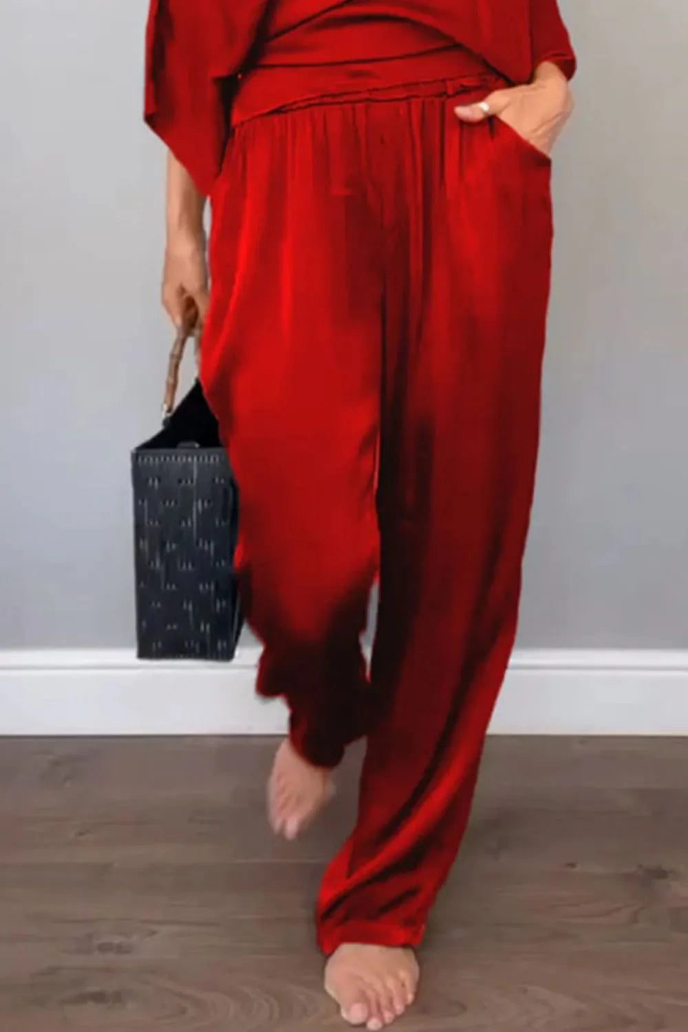 Schickes Wickeloberteil und lässiges Hose-Set