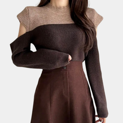 Zweifarbiger Strickpullover mit ausgeschnittenen Ärmeln