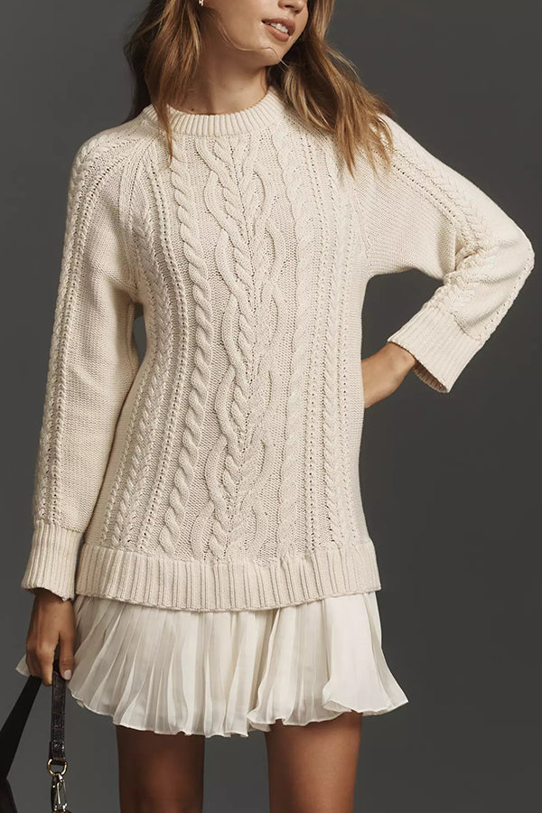 Strickpullover-Kleid mit Plisseefalten am Chiffon-Saum