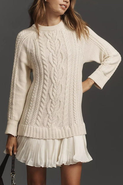 Strickpullover-Kleid mit Plisseefalten am Chiffon-Saum