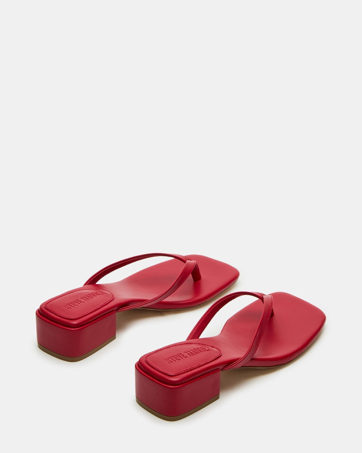 Elegante bequeme moderne Walkingschuhe